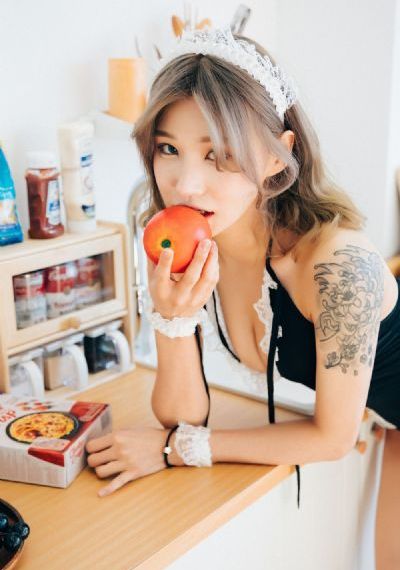 黄色3d视频_十万网红美女美酱